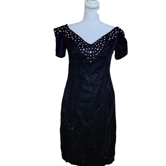 90s 6 Petite Black Velvet Off Shoulder Cocktail Dress Embellished - Picture 2 of 12